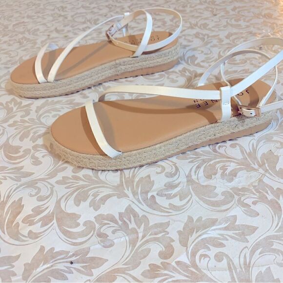 Journee Collection Sandals Wrap Around Ankle Strap White Vegan Leather Sz 6.5 - Picture 2 of 6